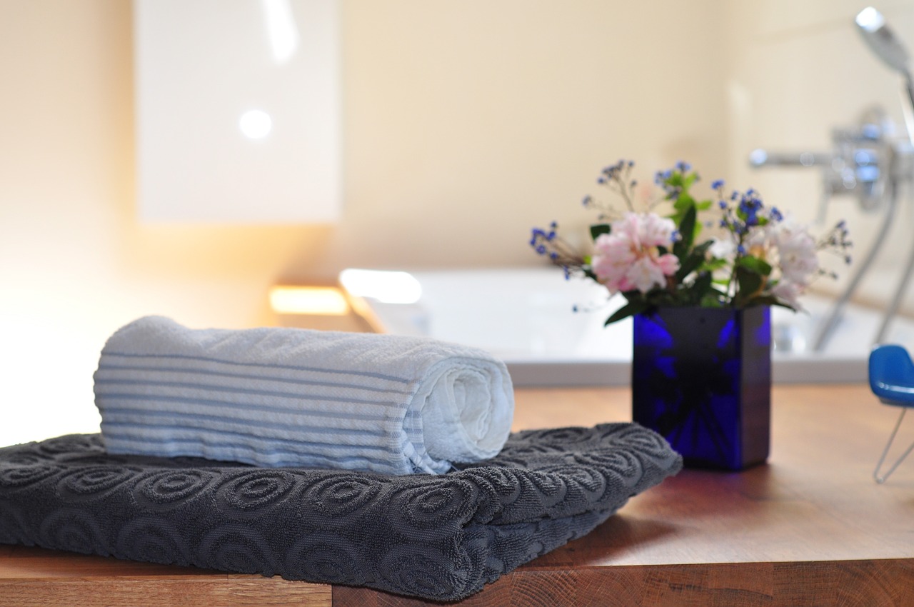 bathroom, towels, flowers